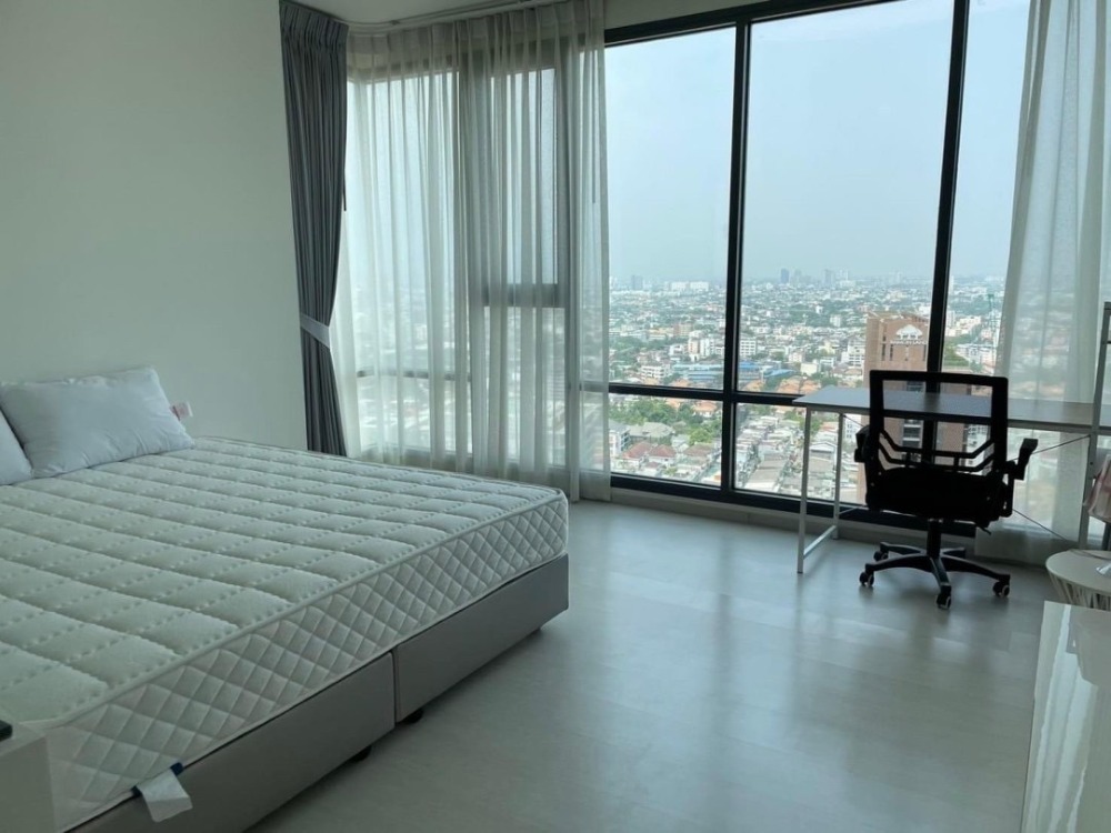 For RentCondoSukhumvit, Asoke, Thonglor : ★ Rhythm Sukhumvit 42★ 78 sq m., 32th floor (2 bedroom, 2 bathroom), ★near BTS Ekkamai ★near Gateway Ekkamai ★ Many amenities★ Complete electrical appliances