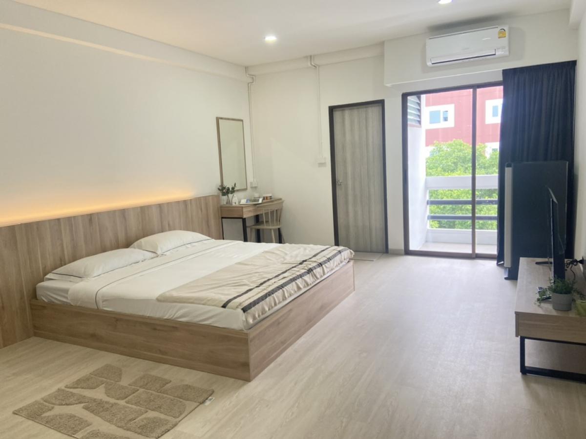 For RentCondoSukhumvit, Asoke, Thonglor : Studio room for rent, newly renovated, minimalist style. Near Thonglor BTS station Ready to move in immediately. Newly refurbished minimal style studio room for rent only 600 m. from BTS Thong Lor station. Ready to move in now!