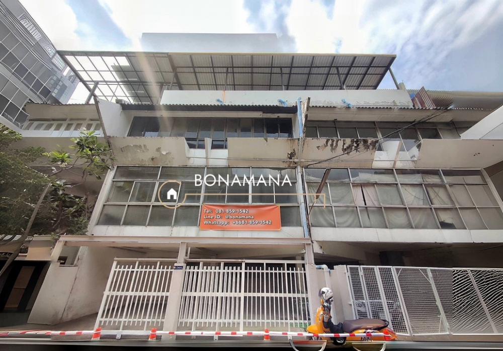 For RentShophouseNana, North Nana,Sukhumvit13, Soi Nana : Commercial building for rent, 2 large units, Nana (BTS Nana & Ploenchit 750m)