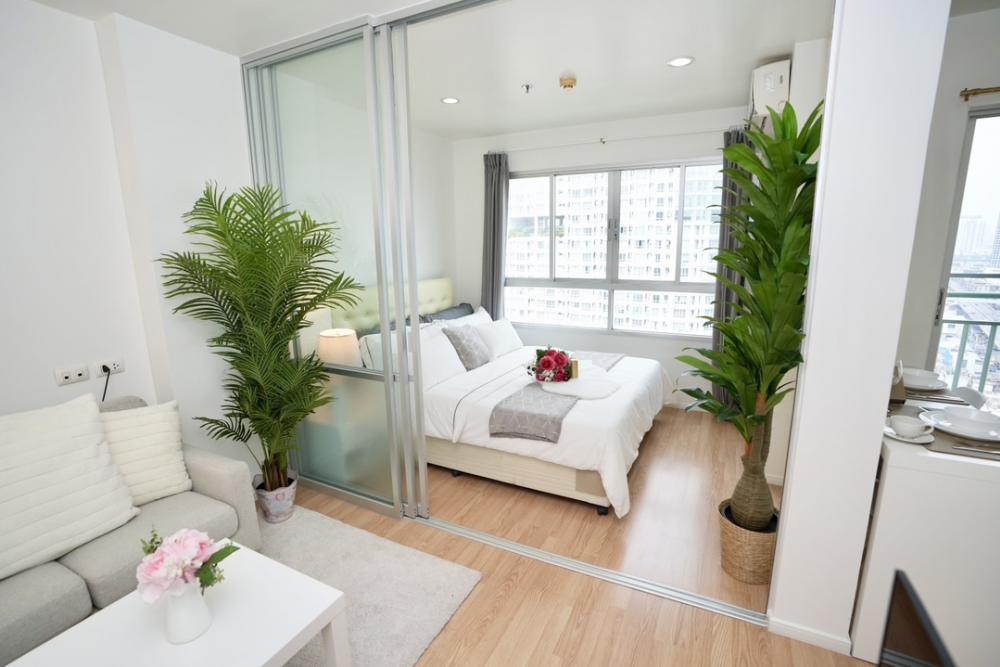 For SaleCondoSeri Thai, Ramkhamhaeng Nida : Condo next to Ramkhamhaeng Road Near 3 train stations 💛🧡🤎 Air conditioner, 2 TVs, refrigerator, microwave, warm water, 21st floor, good view, newly decorated, beautiful, installment 5,xxx baht/mo.