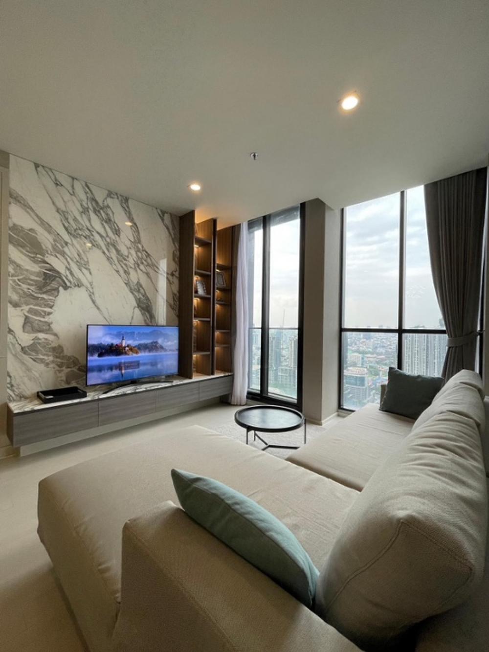 ขายคอนโดวิทยุ ชิดลม หลังสวน : 📢👇Sell with tenant contract til October 24 rental price 85k, condo has special entrance direct to BTS, corner fully furnished face north and east, unblocked view, private lift