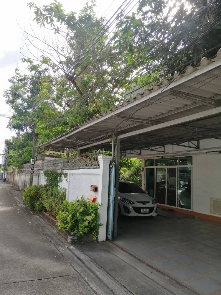 ขายบ้านสะพานควาย จตุจักร : บ้านเดี่ยว อินทามระซอย 1 / 3 ห้องนอน (ขาย), House Inthamara Soi 1 / 3 Bedrooms (SALE) NUB630