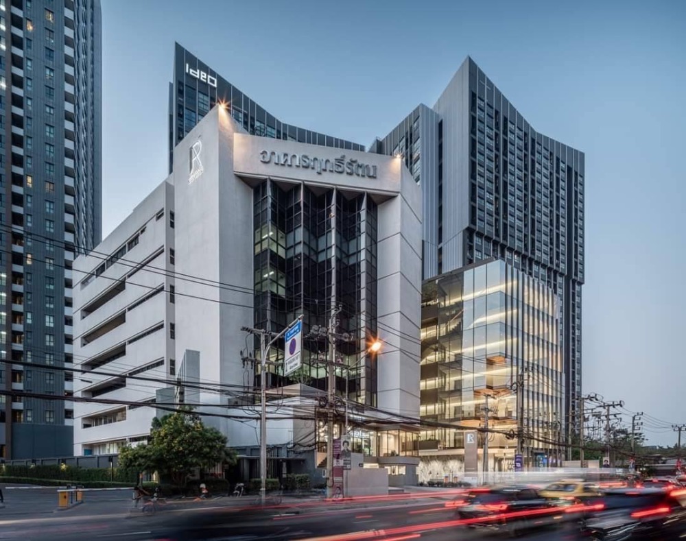 For RentOfficeRamkhamhaeng, Hua Mak : Open for rent! Office space Cheapest in the prime location area 🔥 in the heart of Ramkhamhaeng Near Airport Link Rama 9 Expressway has parking for 60 cars, restaurants, cafes, very good environment 🌳 450 baht per square meter.