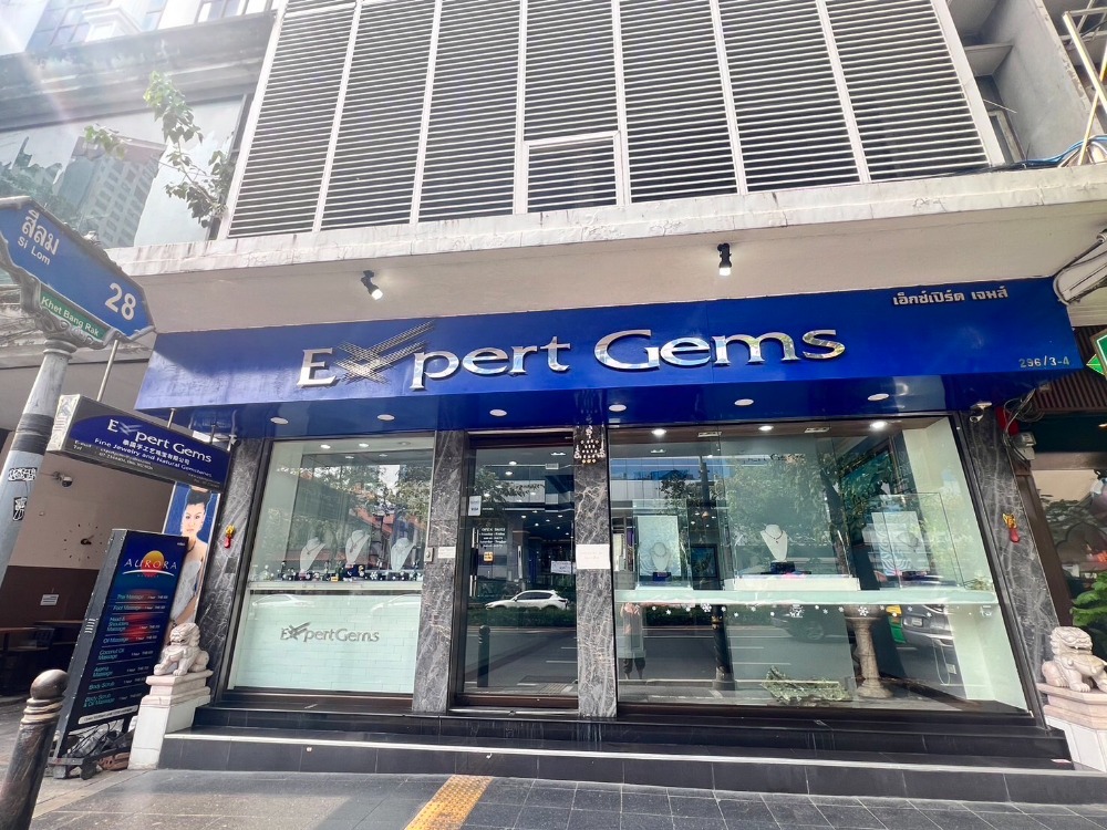 For SaleShophouseSilom, Saladaeng, Bangrak : A9140367 Commercial building for sale, 5.5 floors, prime location, Silom area, area 35 square meters.