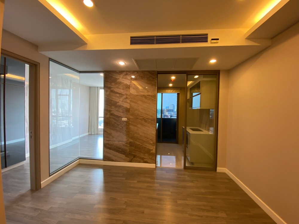 For SaleCondoSiam Paragon ,Chulalongkorn,Samyan : Condo for sale, good location, large room, The Room Rama 4 project (RS 0583)