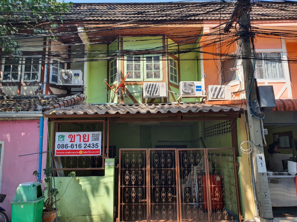 For SaleTownhouseLadprao101, Happy Land, The Mall Bang Kapi : Townhouse for sale, 2 floors, 17.6 square meters + with tenants (Rent 15,000 baht per month) Lat Phrao 122, Intersection 22 (Soi Mahadthai)