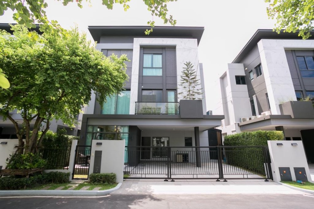 For RentHouseLadprao101, Happy Land, The Mall Bang Kapi : ♦ Super Luxury ♦ 3 storey Single house, 65.00 sq.w. | 3 beds Fully Furnished | near The Scene 4 mins, Lat Phrao Hospital 11 mins, and The Mall Ramkhamhaeng 13 mins