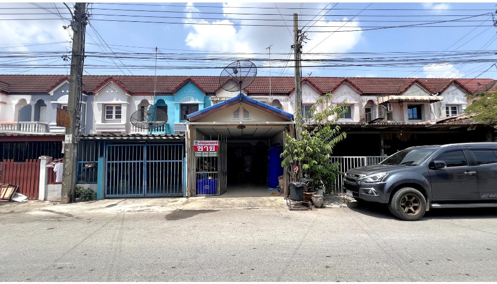 For SaleTownhomeMin Buri, Romklao : Townhouse for sale, Thienthong Sangkhasantisuk 30, area 20 sq m, added to the front as a shop.