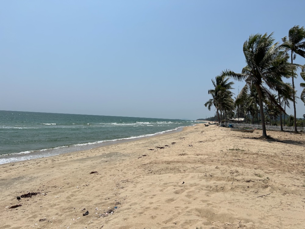 ขายที่ดินหัวหิน ประจวบคีรีขันธ์ : ขายที่ดินเปล่า รีสอร์ท ขายที่ดินติดชายหาดแหลมกุ่ม รวม3แปลง เนื้อที่14ไร่2งาน43.7ตารางวา อำเภอทับสะแก จังหวัดประจวบคีรีขันธ์