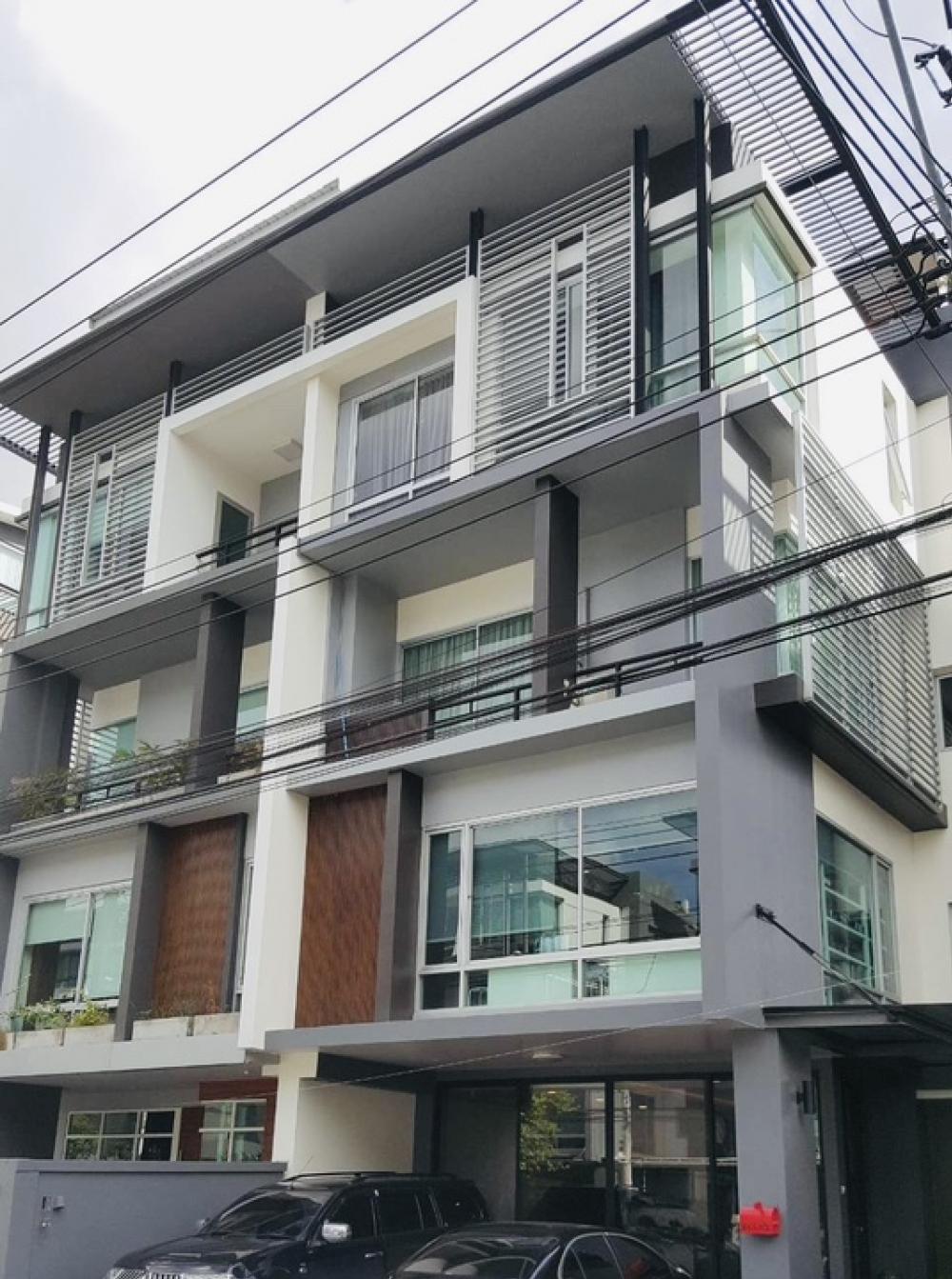 For SaleHome OfficeYothinpattana,CDC : Home office for sale, B Square, Rama 9, Meng Jai, Soi Saha Prachan. Smooth and quick, Ramintra Wang Thonglang District