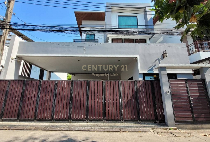 For SaleHouseLadprao, Central Ladprao : 3-storey detached house for sale (behind the corner) near the University of the Thai Chamber of Commerce through Vibhavadi/52-HH-66052