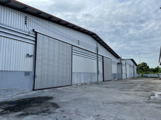 For RentWarehouseBangna, Bearing, Lasalle : Call 081-632-0632 Warehouse for rent with office, area 1000 square meters, Bangna-Trad Road - Km.5, not deep into the alley, very good location, many ways to enter and exit, large vehicles, 40-foot trailers can enter and exit conveniently.