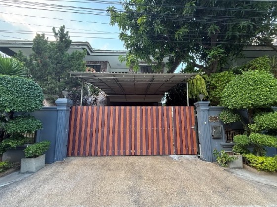 For RentHouseSeri Thai, Ramkhamhaeng Nida : Call 081-632-0632, 2-storey detached house for rent, Thara Rom Village, Ramkhamhaeng 43/1, Town In Town area, opposite Bodindecha School, large house, 100 square meters, fully furnished / ready to live in