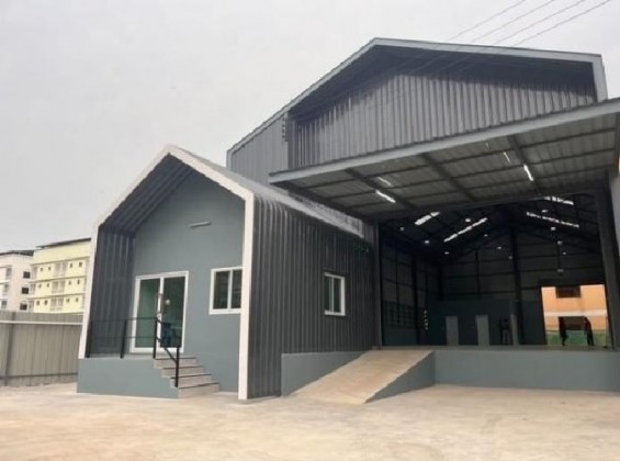 For RentFactoryPathum Thani,Rangsit, Thammasat : Tel. 081-632-0632 Warehouse for rent with office, newly built, purple zone, can request Factory 4, can be used as a factory, Soi Samart Bigland, Nuan Nakhon area, usable area 345 square meters, land area 184 square wa, trailer trucks can enter and exit.