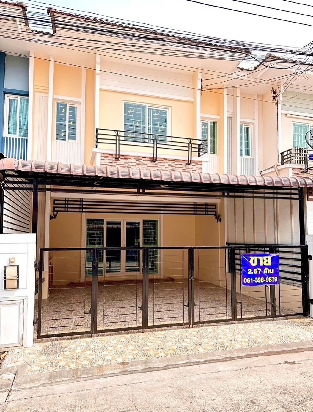 For SaleTownhouseRama5, Ratchapruek, Bangkruai : Newly renovated townhome in the Ratchaphruek area.