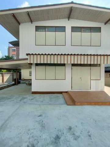 For RentHouseLadprao101, Happy Land, The Mall Bang Kapi : For rent, 2-storey detached house in Lat Phrao area, next to the expressway, near MRT Lat Phrao 83, next to the expressway, suitable for a home office, can use the registered address