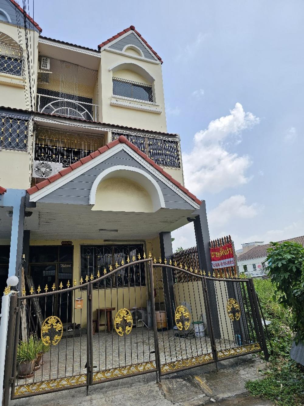 For SaleHome OfficeNawamin, Ramindra : Townhome/Home office for sale, 3 floors (ready to move in), size 22 sq m, 4 bedrooms, 3 bathrooms, 1 kitchen, 1 hall, parking for 1 car.