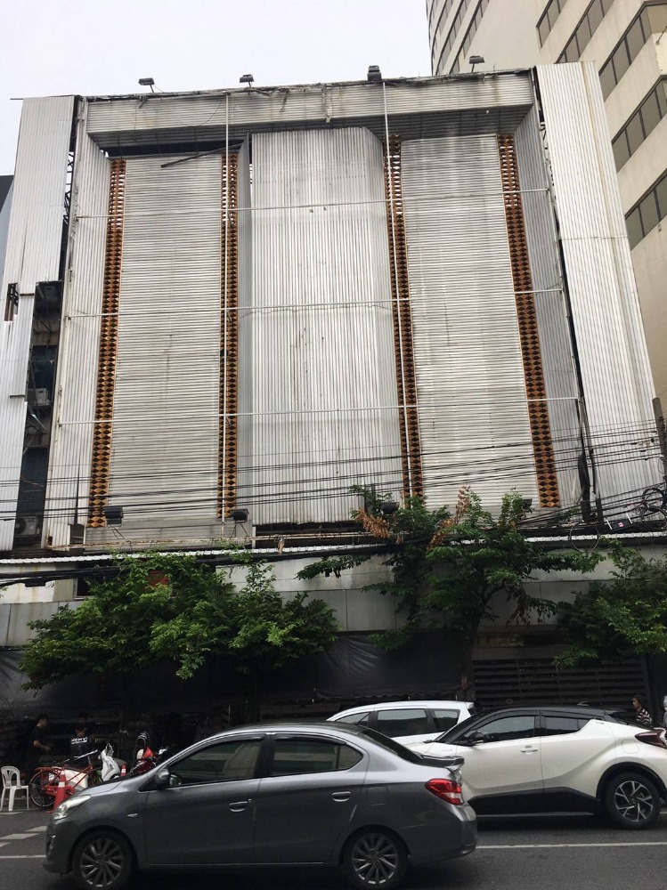 For SaleShophouseYaowarat, Banglamphu : Shophouse Yaowarat / 4 and a half floors (sold with tenant), Commercial Building Yaowarat / 4.5 Storey (SALE WITH TENANT) PALM289