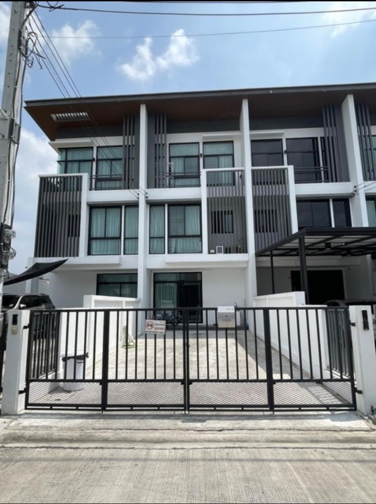 For SaleTownhouseChokchai 4, Ladprao 71, Ladprao 48, : 3-story townhome for sale, Soi Chokchai 4, Soi 49, beautiful, cheap, suitable for living. or open a company Interested? Line @841qqlnr