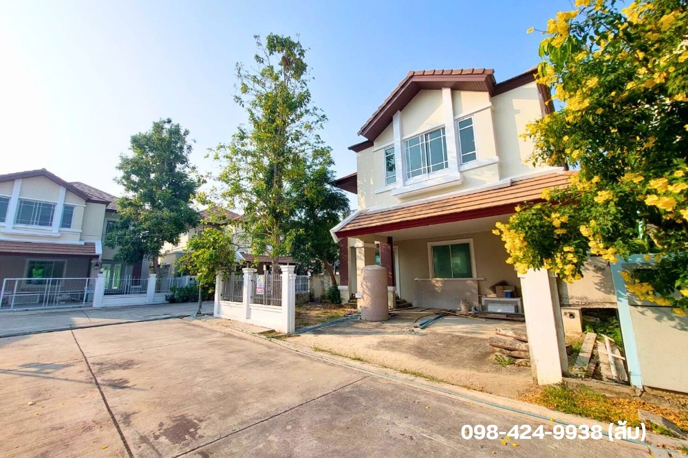 For SaleHouseNonthaburi, Bang Yai, Bangbuathong : Detached house, corner house, 66.1 sq m, Tree Family Village, Kanchanaphisek - Ratchaphruek, built with red bricks, selling cheap, renovating it yourself or buying it to renovate, its worth it.