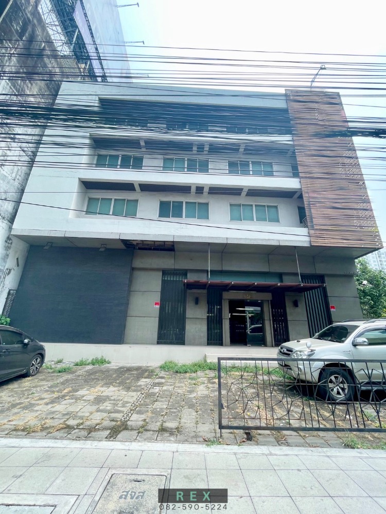 For SaleOfficeRatchadapisek, Huaikwang, Suttisan : For sale 4.5-storey Office Building on Ratchadaphisek Road Usable Area of 1,500 sq.m. near MRT Lat Phrao, MRT Ratchadaphisek