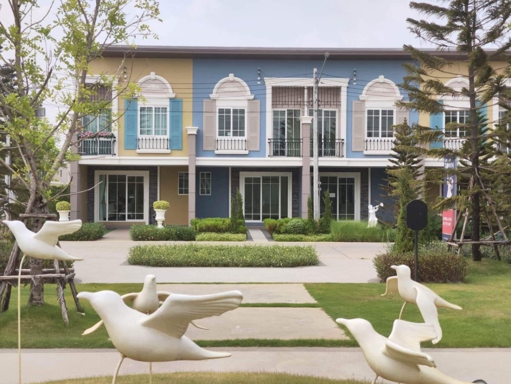 For RentTownhomePathum Thani,Rangsit, Thammasat : Golden Town for rent Future-Rangsit Luxurious townhome decorated in model home style, 3 bedrooms, 2 bathrooms, complete electrical appliances, 4 air conditioners, rent 18,000 baht/month #pets allowed #Near Future Park #Near Bangkok University #Near Rangsi