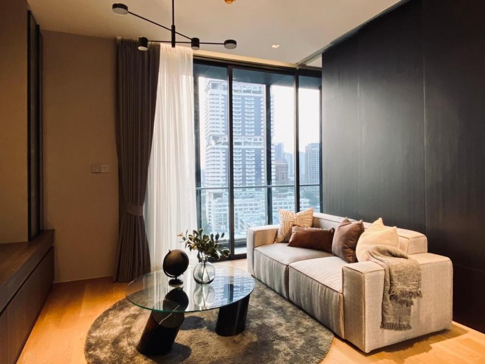 For SaleCondoSukhumvit, Asoke, Thonglor : 📢👇 Sell with tenant til mid of December 25
Rare item only 1 type in each floor,Luxury condo with 5 stars concierge service, close to BTS, only about 10 mins walk to Em district