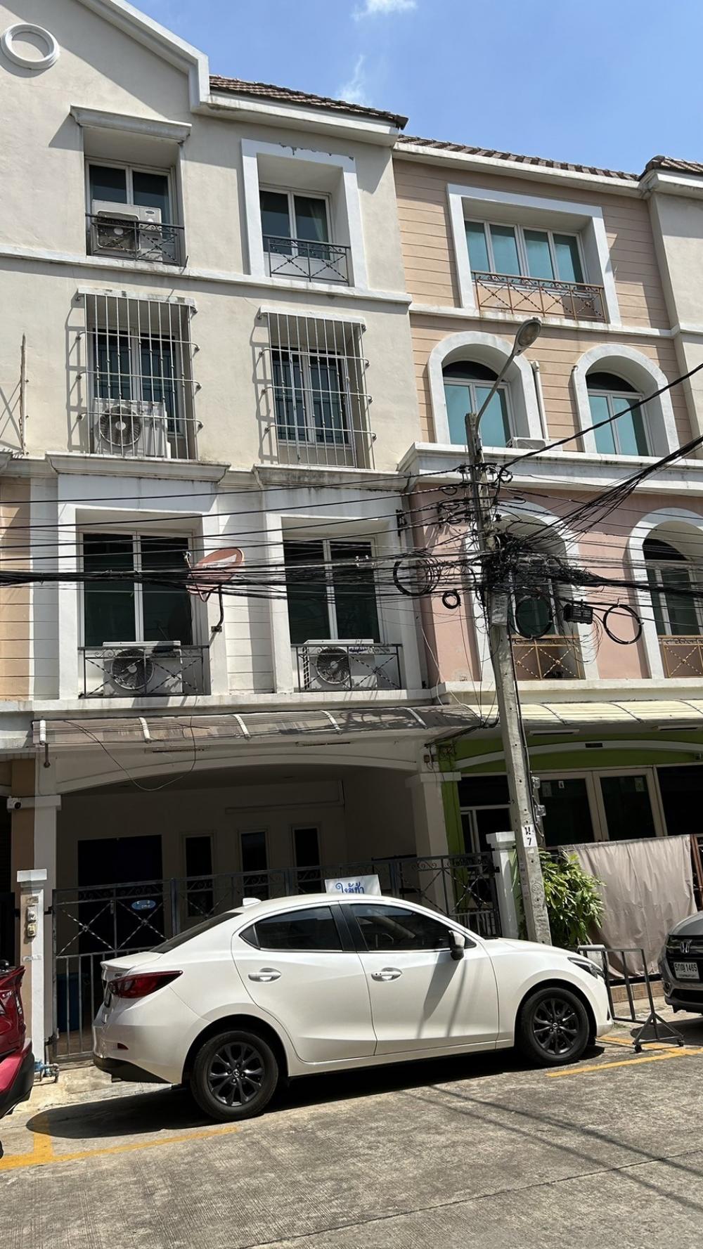 For RentHome OfficeRattanathibet, Sanambinna : Beautiful 4-story building for rent near Central Rattanathibet.