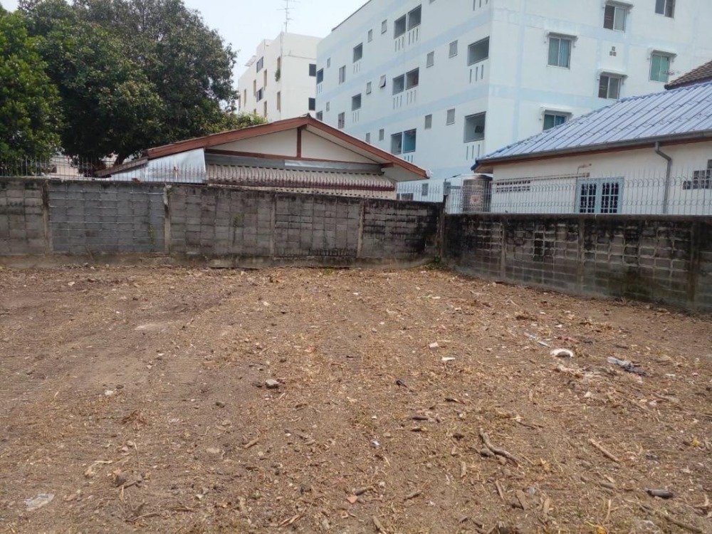 For SaleLandChaengwatana, Muangthong : Empty land for sale, 100 square meters, Ngamwongwan 43, intersection 2-4.