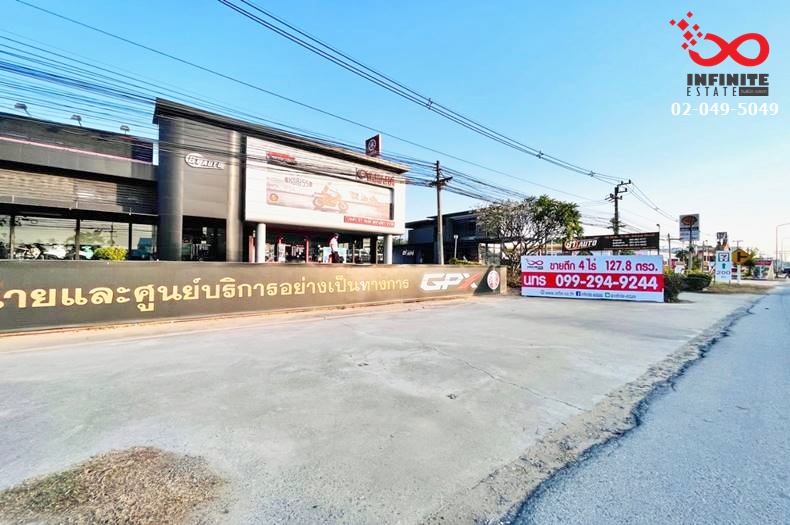 For SaleShowroomPhitsanulok : Car showroom for sale with land, 4 rai 128 square wah, Siharat Dechochai Road, Phitsanulok.