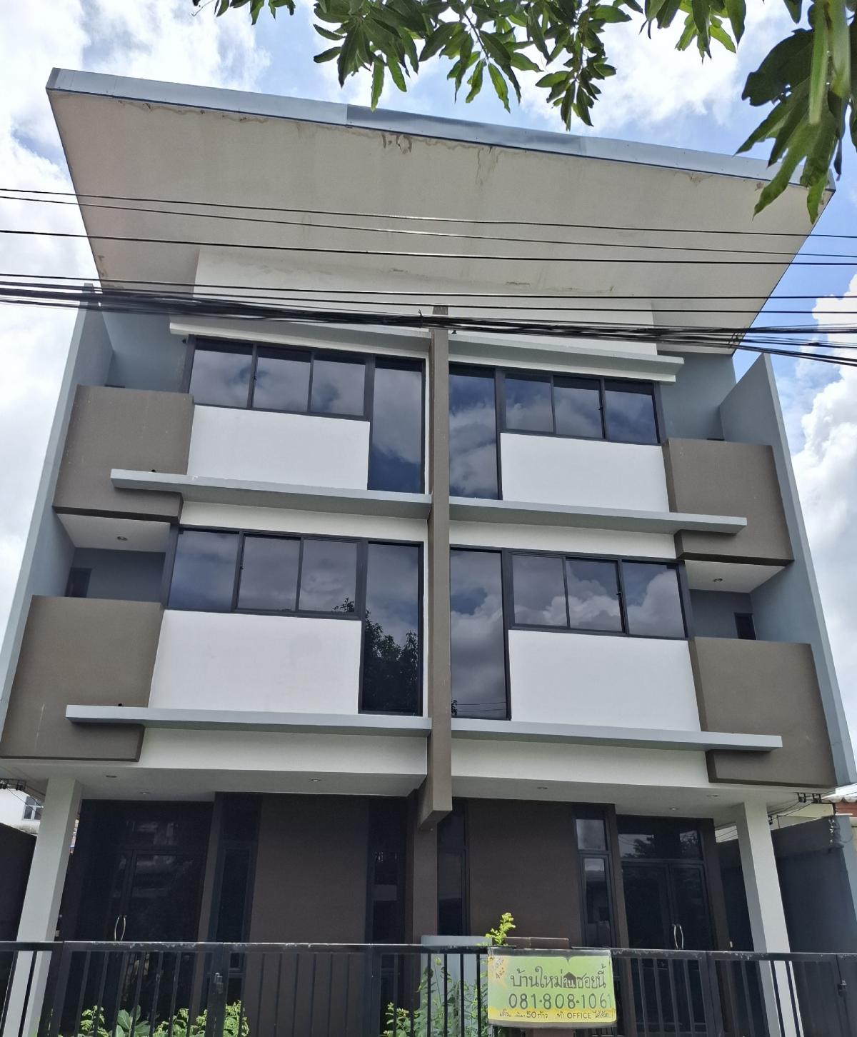 For SaleTownhouseRama5, Ratchapruek, Bangkruai : for Sale Townhome , 70m. to main road , 500 m. to MRT-Pinkline (PK05 Samakkhi station)