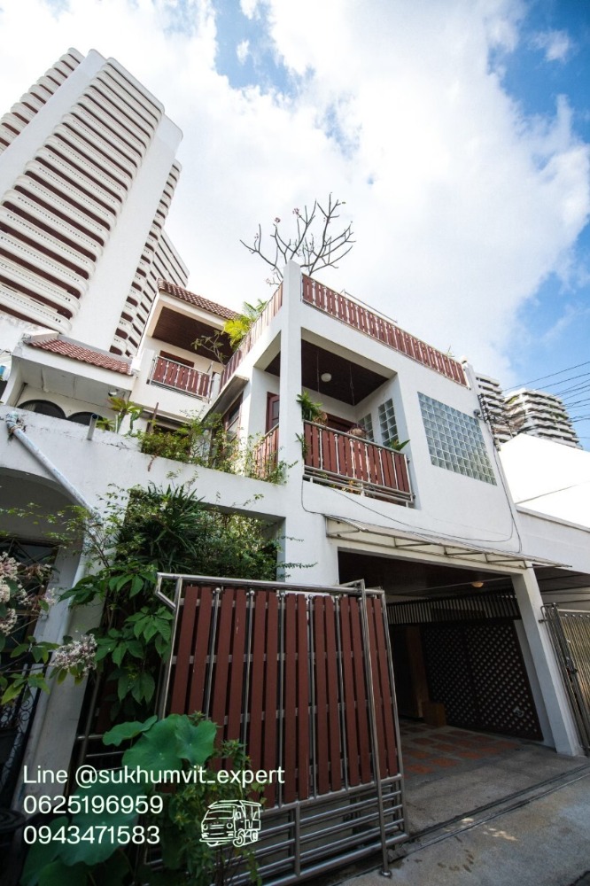 For SaleHouseSukhumvit, Asoke, Thonglor : House for sale, Townhouse, Phrom Phong, Thonglor, good condition, 37 sq m, 4 bedrooms, 5 bathrooms, parking for 2 cars.