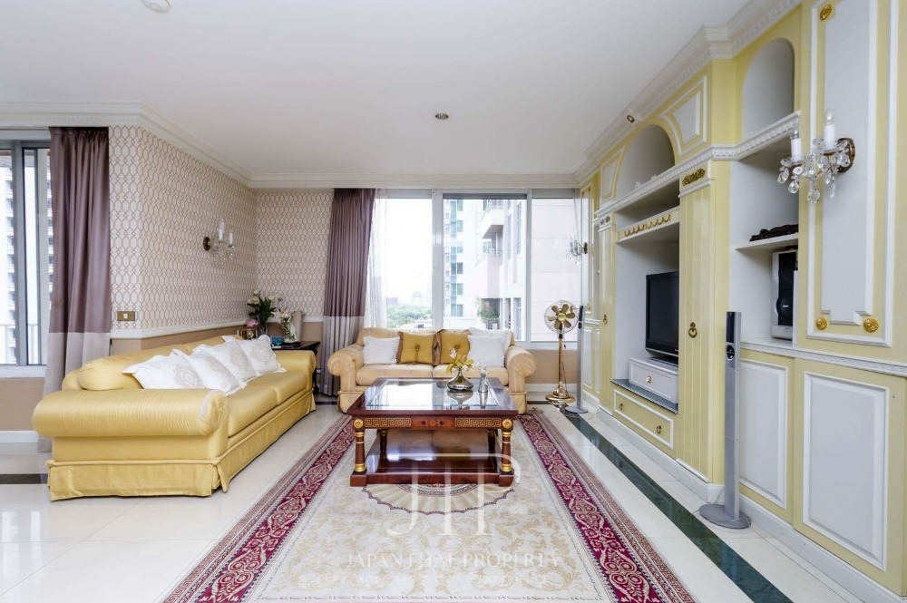 ขายคอนโดวิทยุ ชิดลม หลังสวน : Rare combine large 242sq.m 2+1bed unit for sell at 37.9MTHB in Langsuan area.