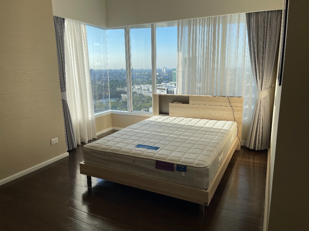 ให้เช่าคอนโดลาดพร้าว เซ็นทรัลลาดพร้าว : ให้เช่าราคาถูก คอนโด The Saint Residences 2-Bed ชั้นสูง วิวสวนจตุจักร