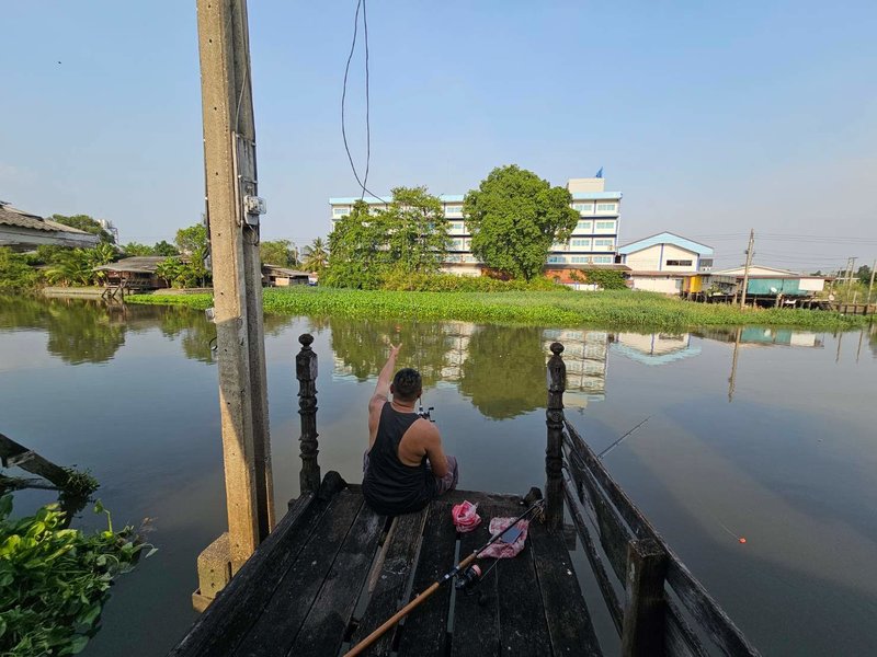 For SaleHouseRattanathibet, Sanambinna : Land for sale next to Om Non Canal (112.4 sq m.), 1 wooden house (Bangkok Noi Canal), Bang Krang Subdistrict, Mueang Nonthaburi District, Nonthaburi.