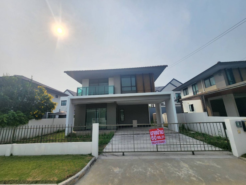 For SaleHouseBangna, Bearing, Lasalle : New condition like a first-hand house. Single house in Bang Bo area!! Best price in the project Burasiri Village, Bangna Km. 26, detached house 60.6 sq m.