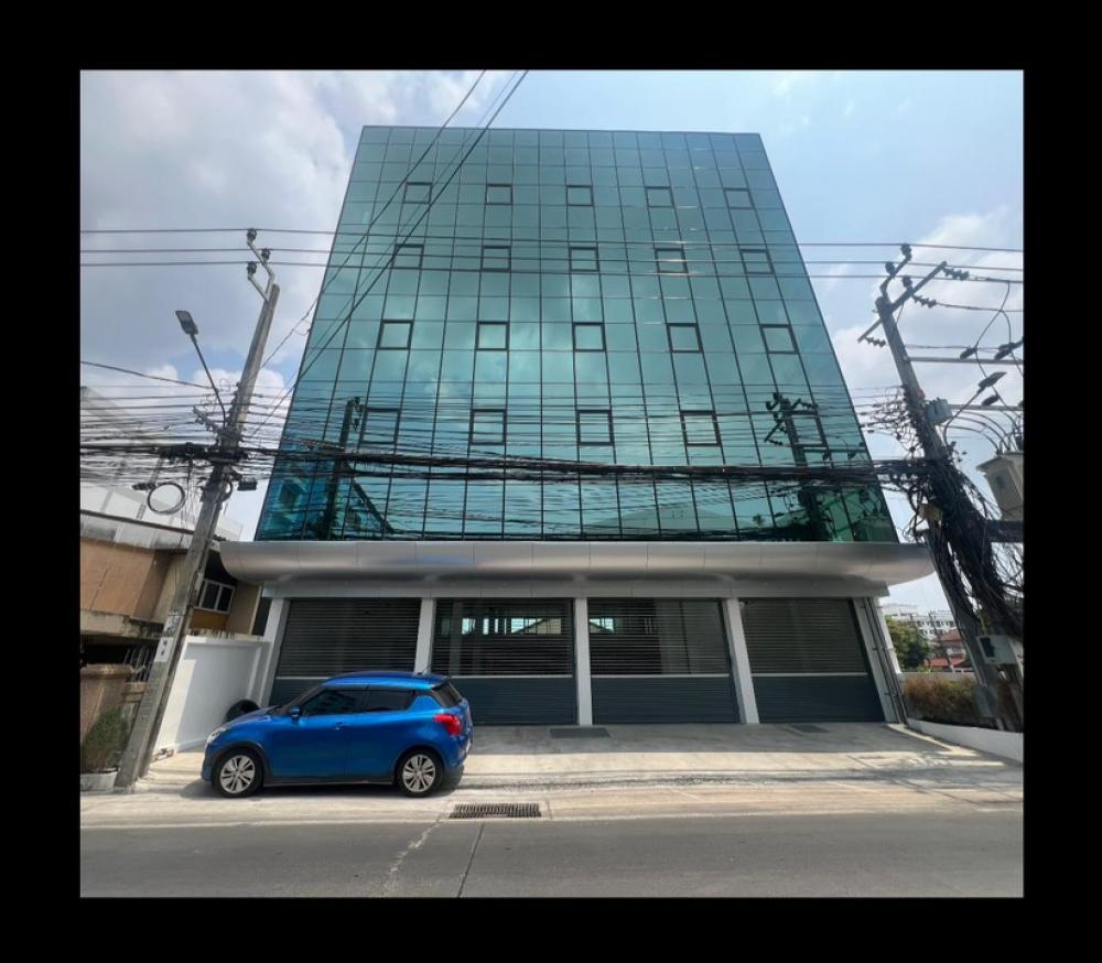 For SaleShophouseChokchai 4, Ladprao 71, Ladprao 48, : Building for sale, commercial building, Lat Phrao 87, suitable for an office, parking for 16 cars.