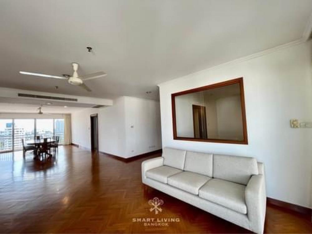 ให้เช่าคอนโดสาทร นราธิวาส : 📢👇Renting this huge size unit , partly furnished , big balcony, unblocked view near Sathorn area, quiet and peaceful place to live in good compound