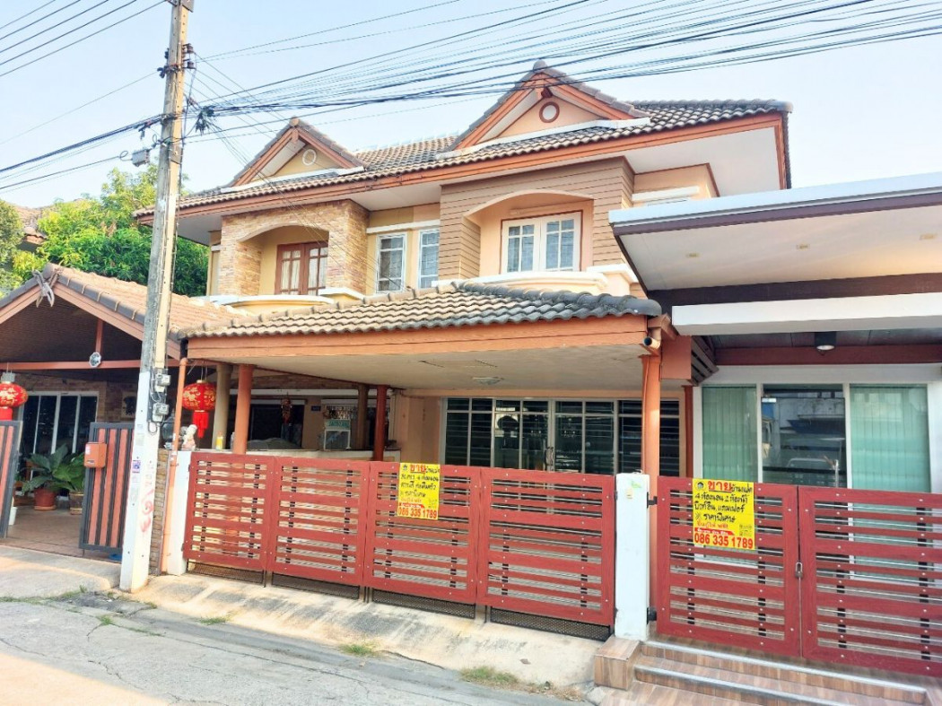 For SaleHousePathum Thani,Rangsit, Thammasat : For sale: Muang Pracha Bang Khu Wat house, 2-storey twin house, large usable area, ready to move in, good location, on the main road, convenient, near the expressway