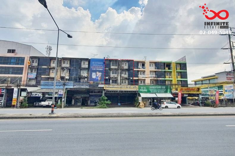 For SaleShophouseSamut Prakan,Samrong : Commercial building for sale, 4.5 floors, 74 square meters, Theparak Road, Samut Prakan.