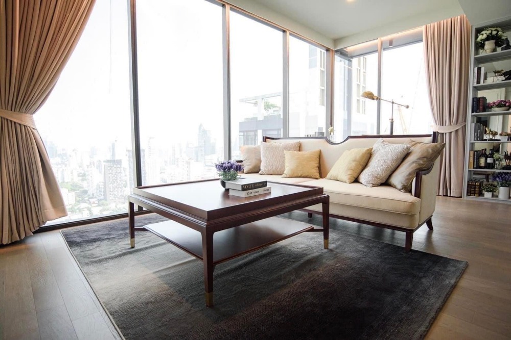 For RentCondoSukhumvit, Asoke, Thonglor : ● Luxury Penthouse ● 35+ Floor, 134.00 sq.m. | 3 Bedrooms Fully furnished |  Near BTS Asoke 1 min, MRT Sukhumvit 1 min