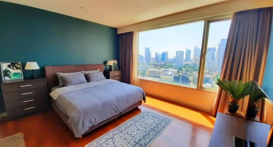 For RentCondoSukhumvit, Asoke, Thonglor : ❖ Prime Location ❖ Floor 15+ 164.00 sq.m. | 3 bedrooms | City view | Private lift | Fully furnished | Close to BTS Thonglor 1 minute.