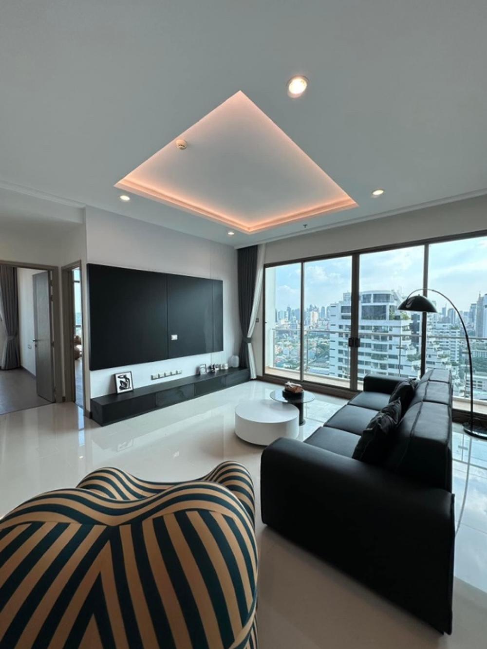 For RentCondoSukhumvit, Asoke, Thonglor : Rental : Supalai Oriental Sukhumvit 39 , 3 Bed 4 Bath , 188 Sq.m , 28th Floor