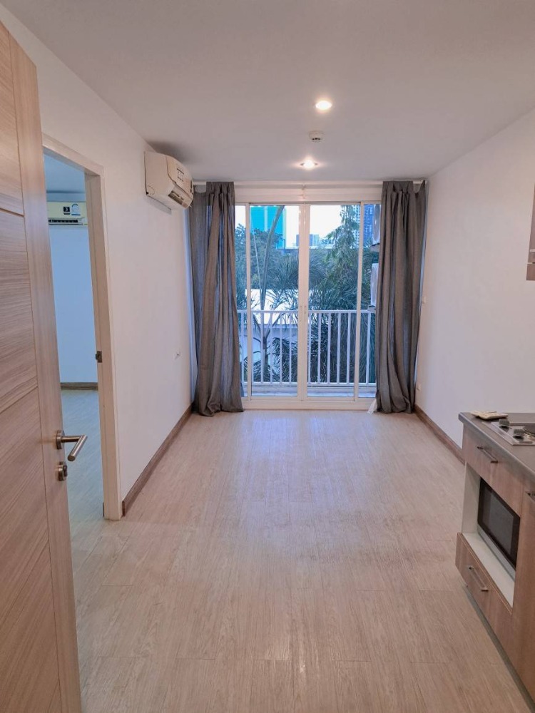 For SaleCondoOnnut, Udomsuk : Selling at a loss!!! Condo near Airport Link Ramkhamhaeng Station and BTS Phra Khanong Station, Condo for sale, Town Sukhumvit 71, 29.63 sq m, 1 bedroom, 1 bathroom.