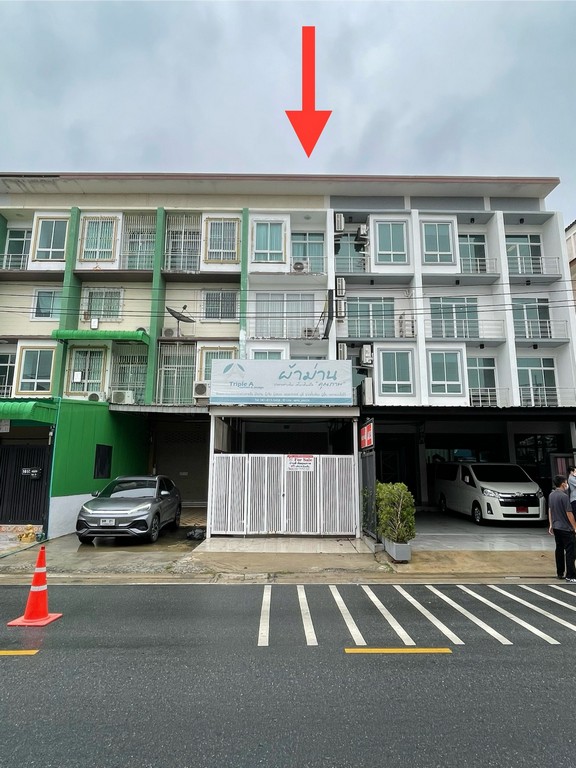 For SaleShophouseRama5, Ratchapruek, Bangkruai : 4-story commercial building for sale on Bang Kruai-Krungnon Road, near Central Westville.