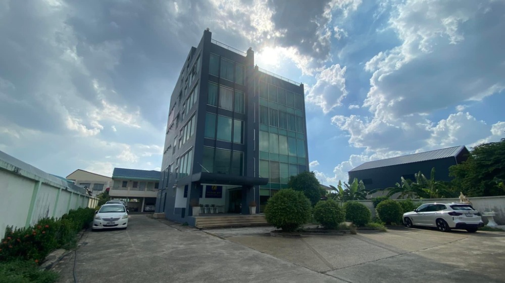 For SaleOfficeKaset Nawamin,Ladplakao : Office Building for Sale, 5 Floors | 291 Sq.Wah. (1,500 Sq.M.) | Located on Soi Pho Kaew Intersection 3 | Accessible from Multiple Routes, including Ladprao Road and Nuanchan Road.