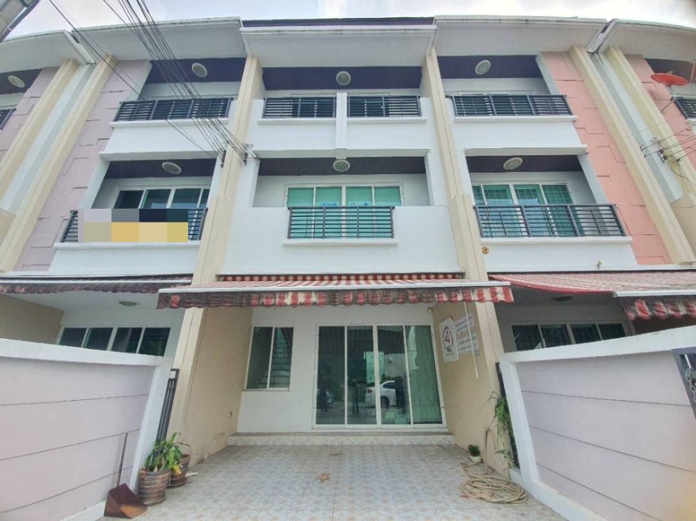 For SaleTownhomeChokchai 4, Ladprao 71, Ladprao 48, : 3-story townhome for sale, Baan Klang Muang project, Lat Phrao 71, Nakniwat 34, beautiful house, ready to move in.