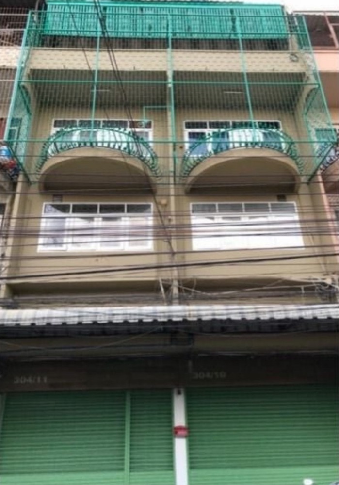 For RentShophouseRama9, Petchburi, RCA : Rental Commercial Building with 2 Units | 5 Floors | 700 sq.m. | Located near the Chinese Embassy before Rama 9 Intersection.