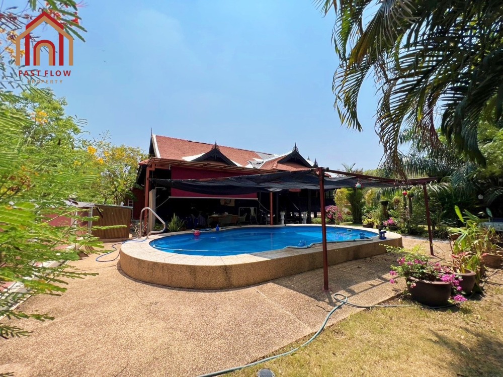 For SaleHousePathum Thani,Rangsit, Thammasat : Thai house for sale Pinehurst Rangsit golf course village, golden teak house With swimming pool, next to the golf course, shady garden style house, Pinehurst Golf & Country club.