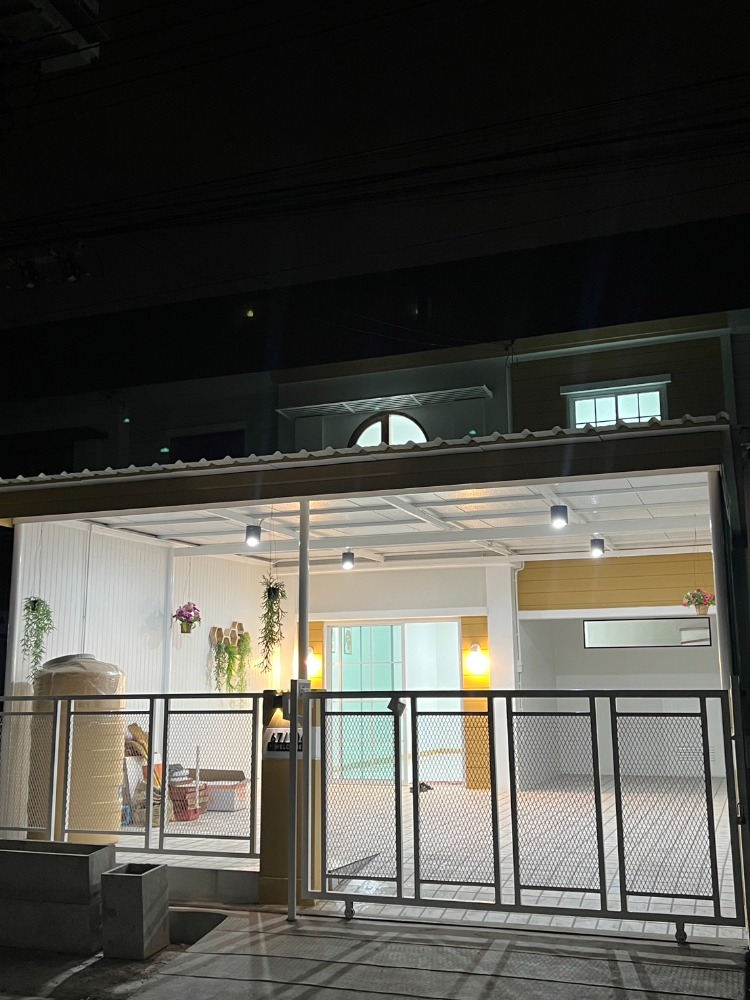 For SaleTownhousePathum Thani,Rangsit, Thammasat : 2-story townhome, ready to move in, Pruksa Village 67 (Lam Luk Ka Khlong 2), newly renovated, minimalist style, near BTS Khu Khot, only 12 minutes.